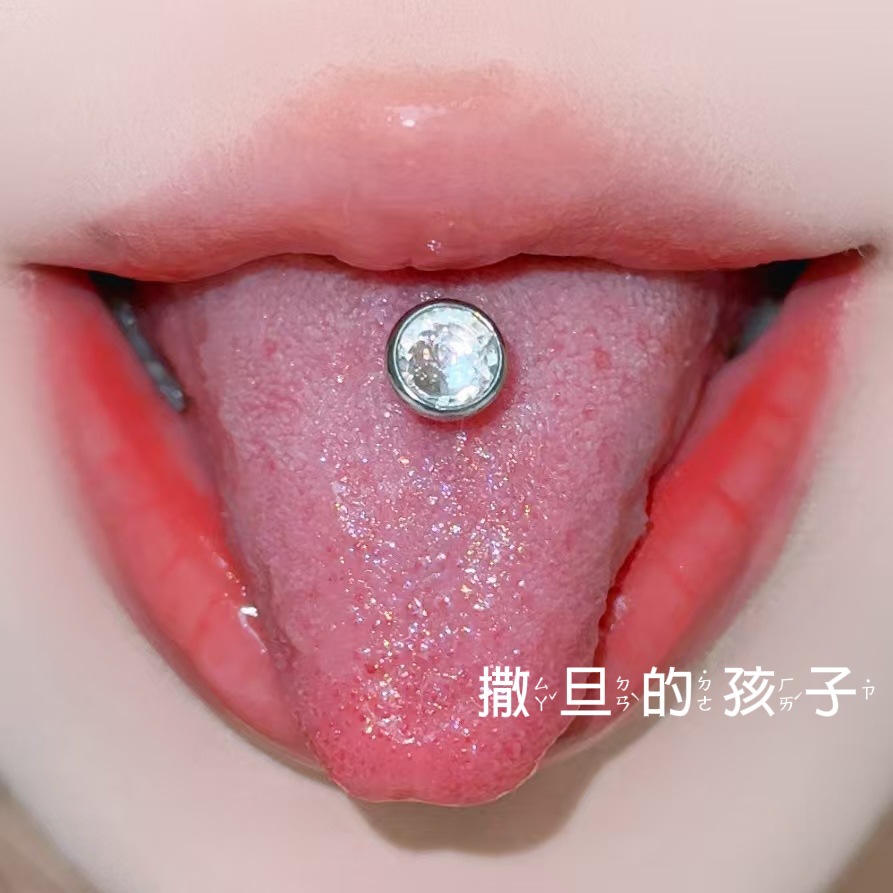 16G labret stud size and finish detail