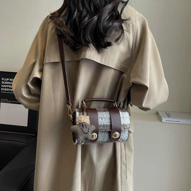 Retro handheld small bag, winter small shoulder bag, 2023
