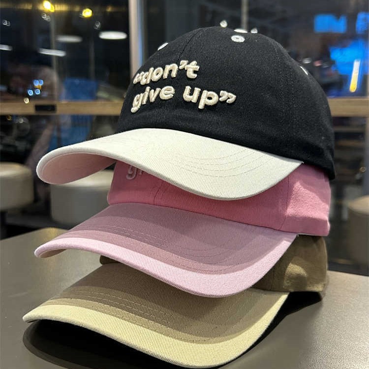 letras bordadas coreanas de color gorra de lengua de pato mujer primavera y otoño versátil cara pequeña gorra de béisbol de ala ancha protección solar de verano