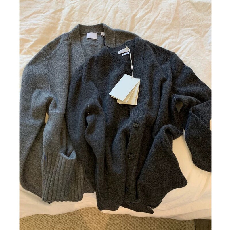 [in Stock] Looking Forward to Autumn 100% Wool Minimalist Color-Blocking Inner Stitching B@Br Classic V-Neck Cardigan