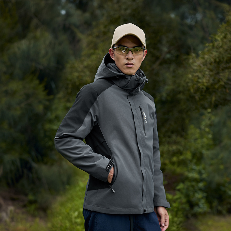 3 - en - 1 moda de otoño y invierno para parejas a prueba de viento, impermeable y cálido, traje de asalto desmontable al aire libre para escalar montañas