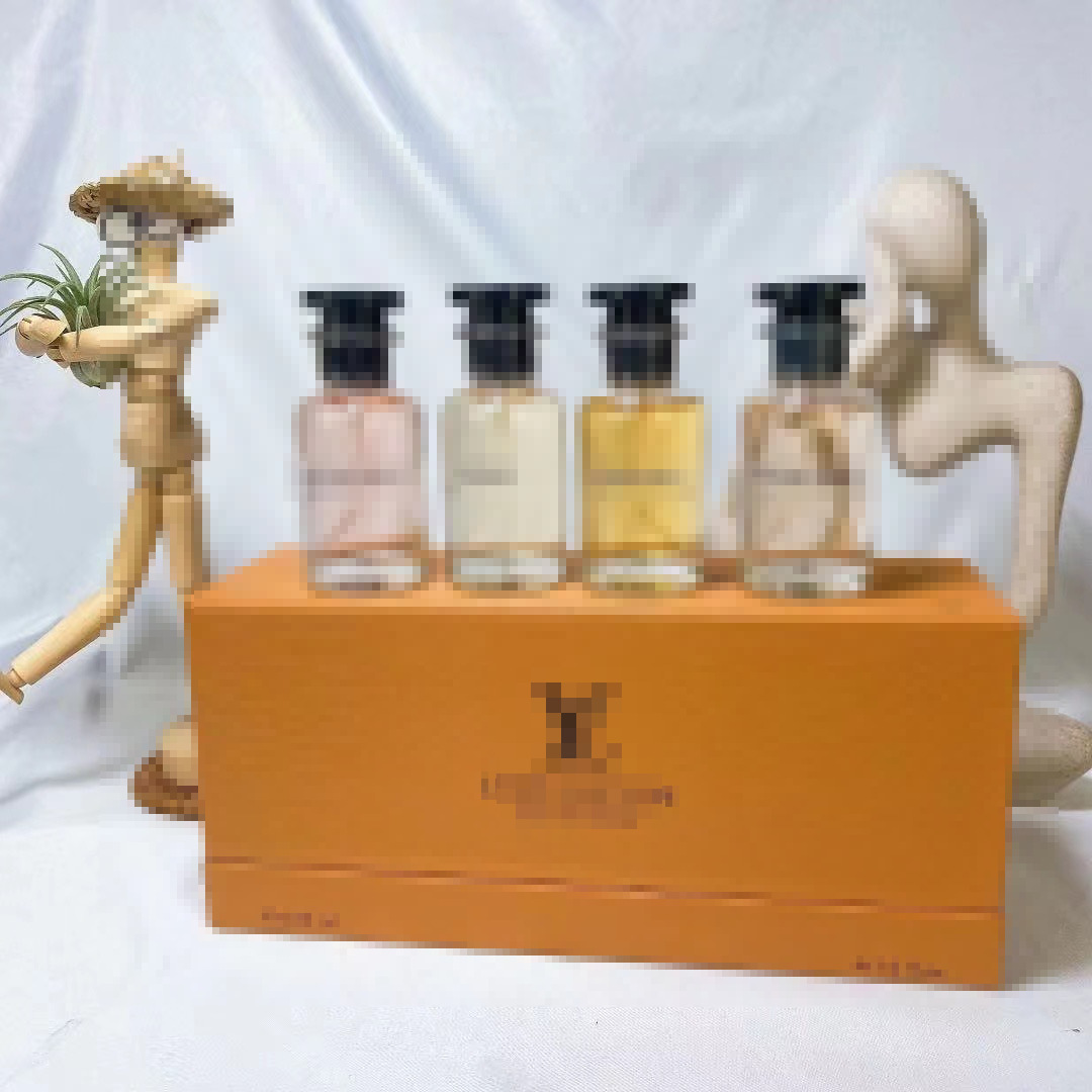 Gift Box Set: Darjeeling Tea, Little Piggy Pack 4-Piece Set, Napoleon Laboratory Blue Sports 4-Piece Set, 3-Piece Set