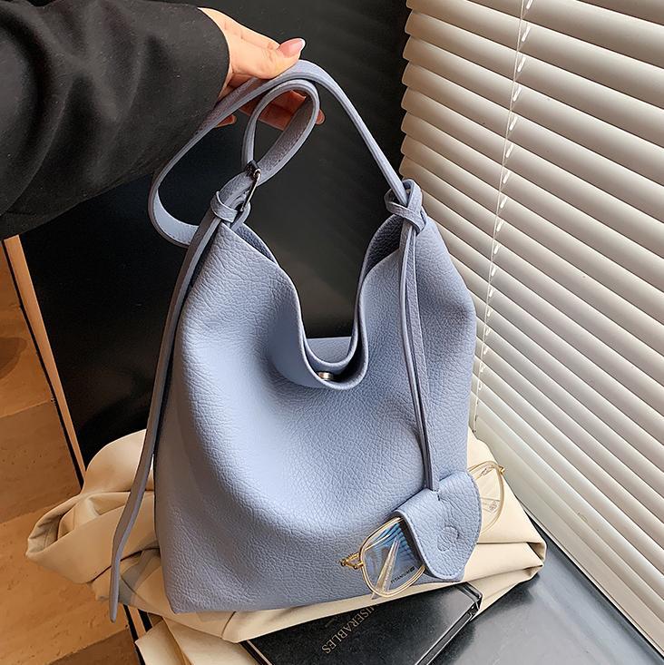 Bolso de cubo de mano de moda de comercio exterior para mujer 2025 nuevo bolso de hombro simple de venta caliente versión coreana bolso casual de alta gama
