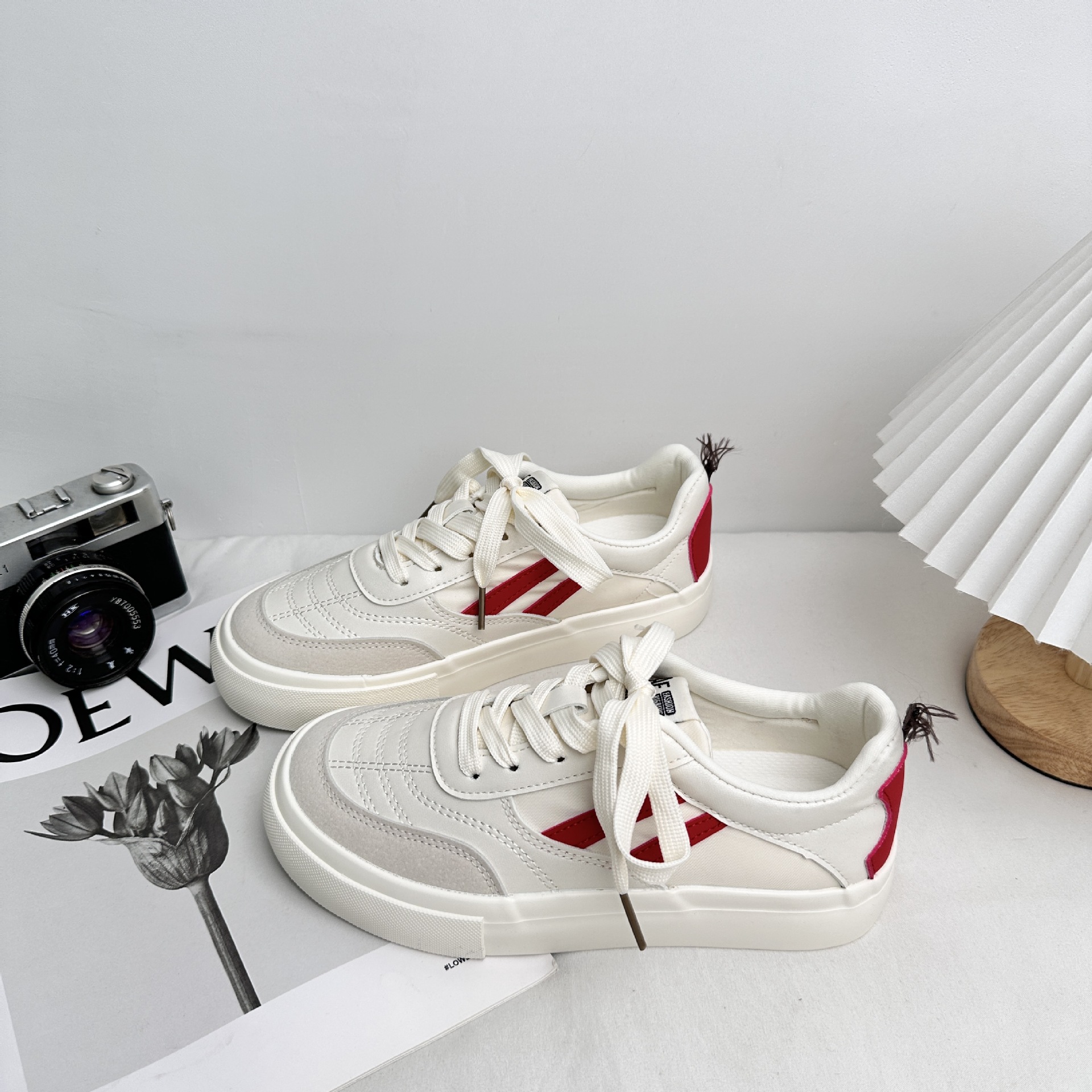 6625 plantilla de látex/diseño de manzana suela gruesa zapatos blancos zapatos de mujer diseño original 2025 nuevos zapatos planos image 3