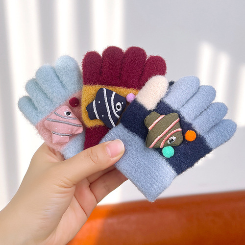 Children's infant gloves outdoor finger play gloves autumn and winter plus velvet thickened cute warm five-finger gloves
