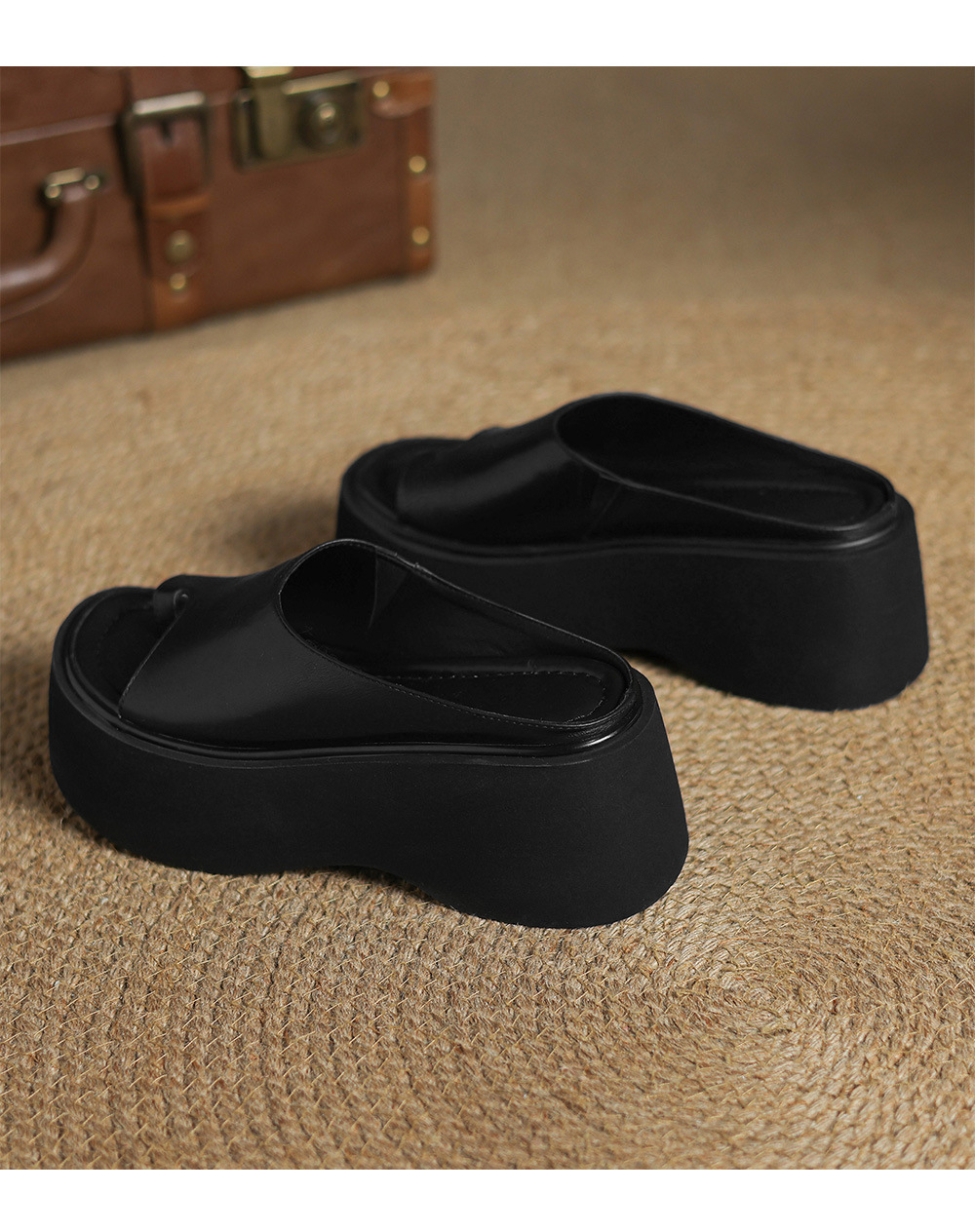 Sandal miệng cá đế xuồng cao su dày dáng người nhỏ, dép xỏ ngón mùa hè platform — Màu đen chi tiết 16