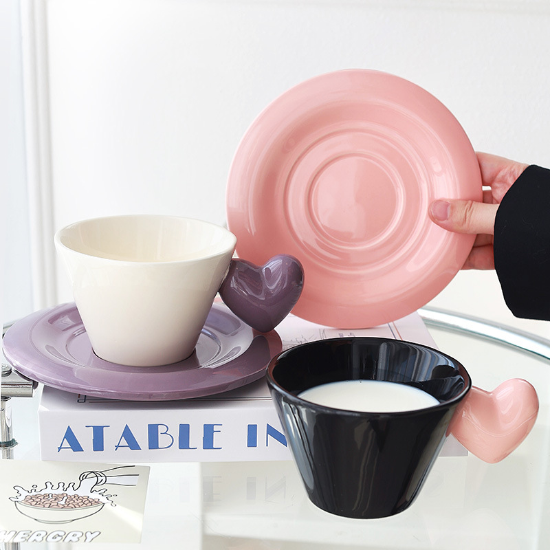 Tazas de café creativas en forma de corazón, plato de oficina en el hogar, tazas de cerámica de alto valor, regalo de cumpleaños para parejas