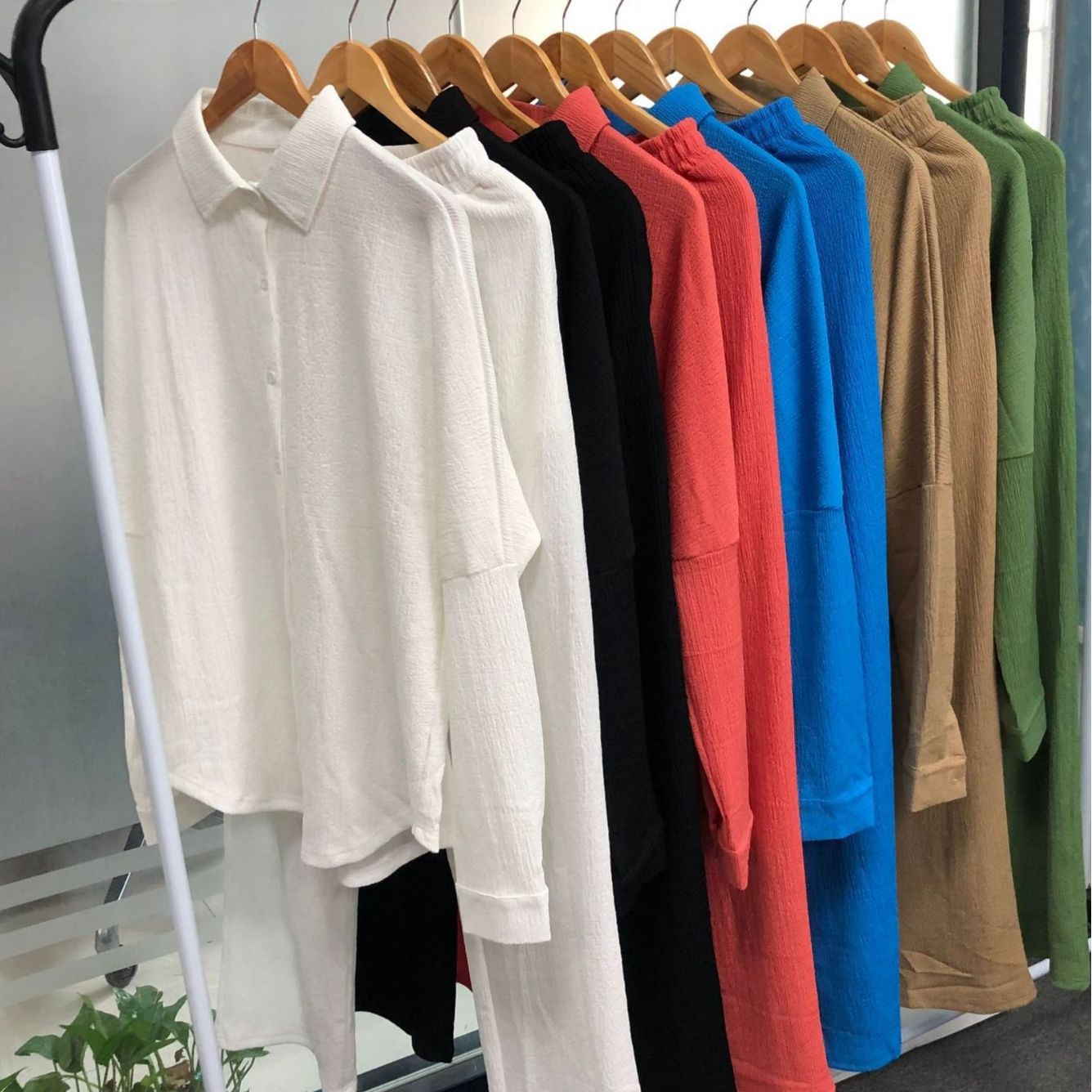 Abbigliamento maschile 2024 autunno nuovo stile temperamento tinta unita camicia a maniche larghe pantaloni lunghi a vita alta set casual_voghion.com