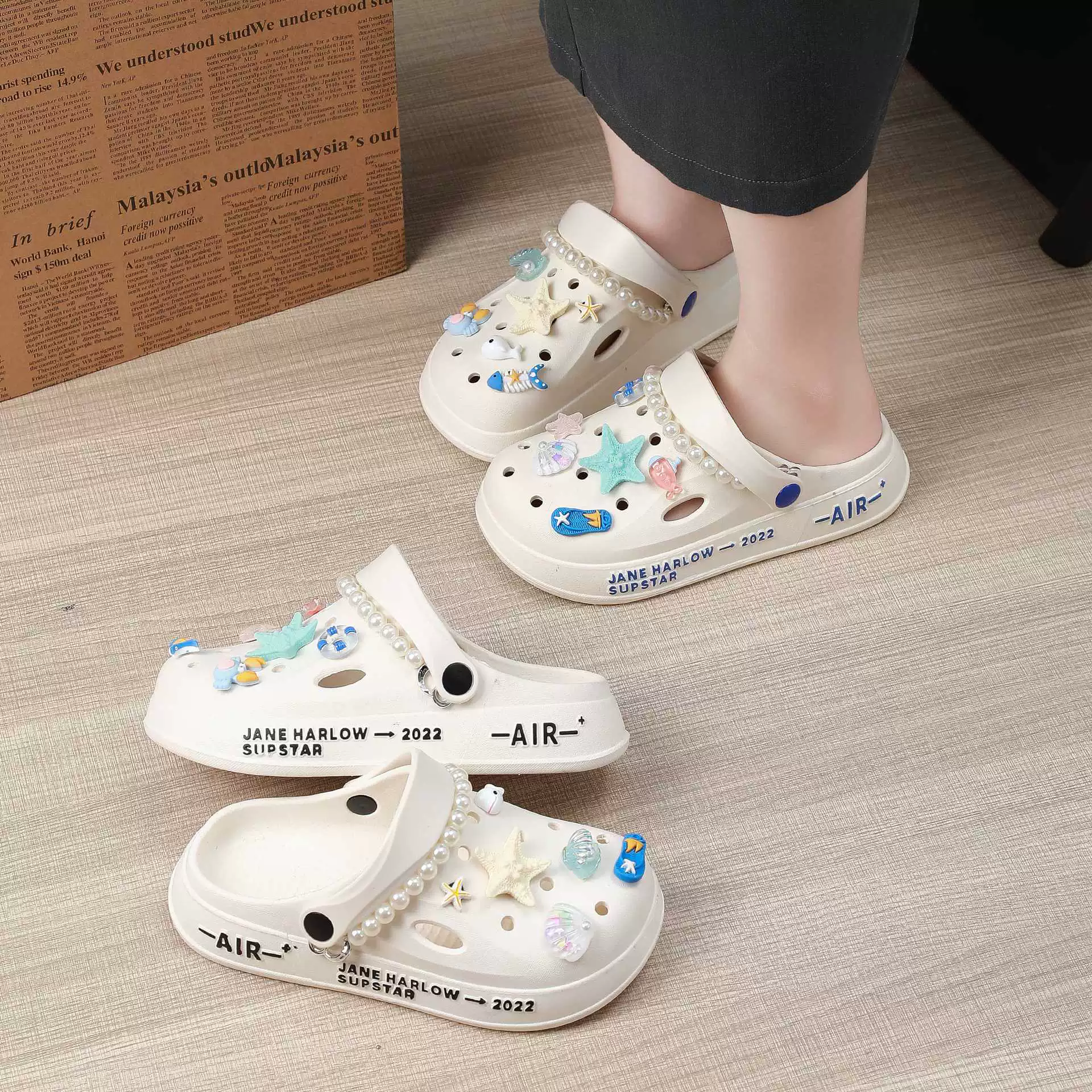 2025 новые пещерные туфли женские милые мультфильмы носить холодные тапочки сетка