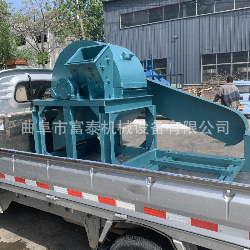 出口南非移动式木屑机 木材边角料削片设备 小型园林树枝粉碎机