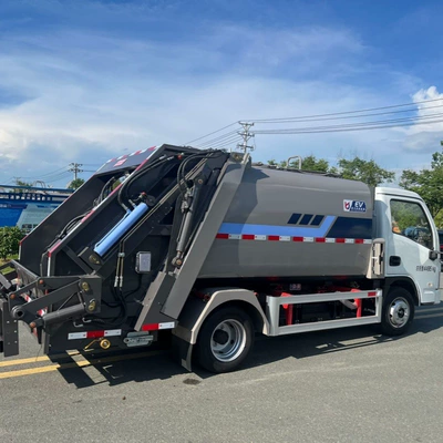 Rear-loading garbage compactor truck Elektrik zibil maşınları