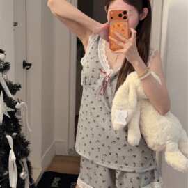 灰色碎花吊带睡衣女夏季带胸垫蕾丝边 V 领两件套家居服