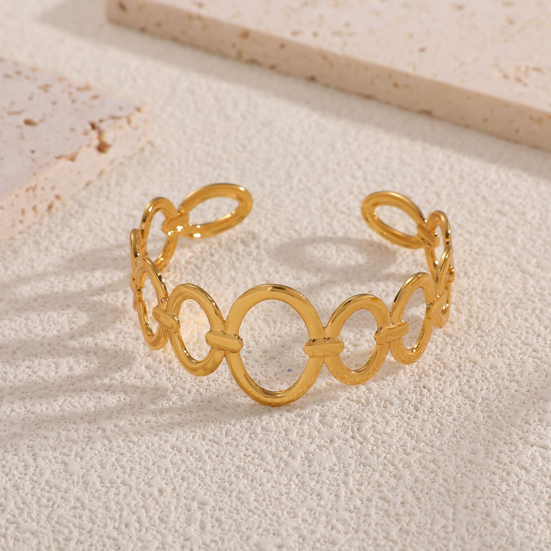 Europa y los Estados Unidos oro galvanizado imitación de frita abertura pulsera temperamento pulsera de moda transfronteriza lujo ligero alta sensación de joyas al por mayor