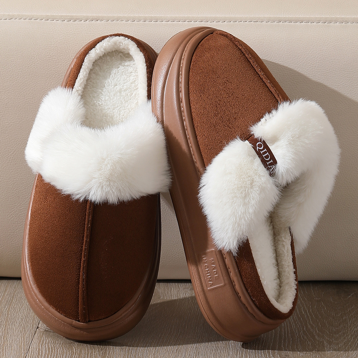 thumbnail image 1 of Zapatillas de algodón populares para hombres y mujeres, zapatillas de algodón para parejas, zapatillas peludas cálidas para interiores de otoño e invierno, 1 of 5