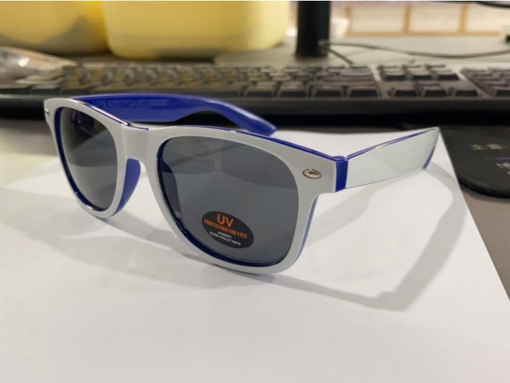 Gafas de sol retro de moda 2025, estilo caramelo con clavos de sombrilla de arroz, venta al por mayor directa de fábrica