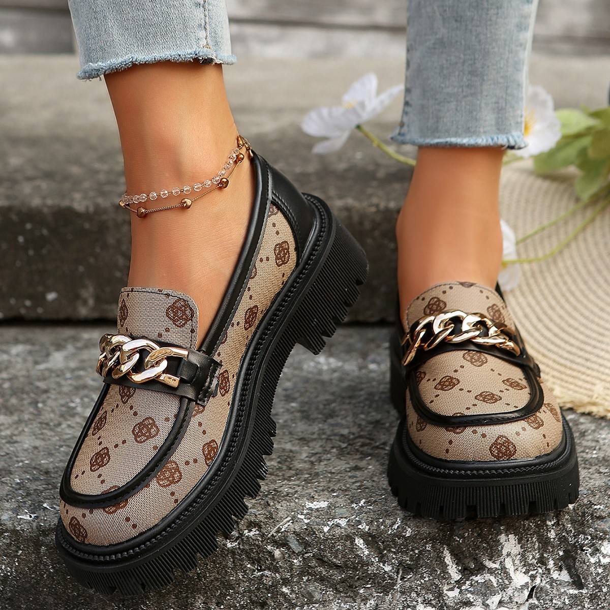 Autumn new large size within the increase in women's shoes with muffin small leather shoes_voghion.com