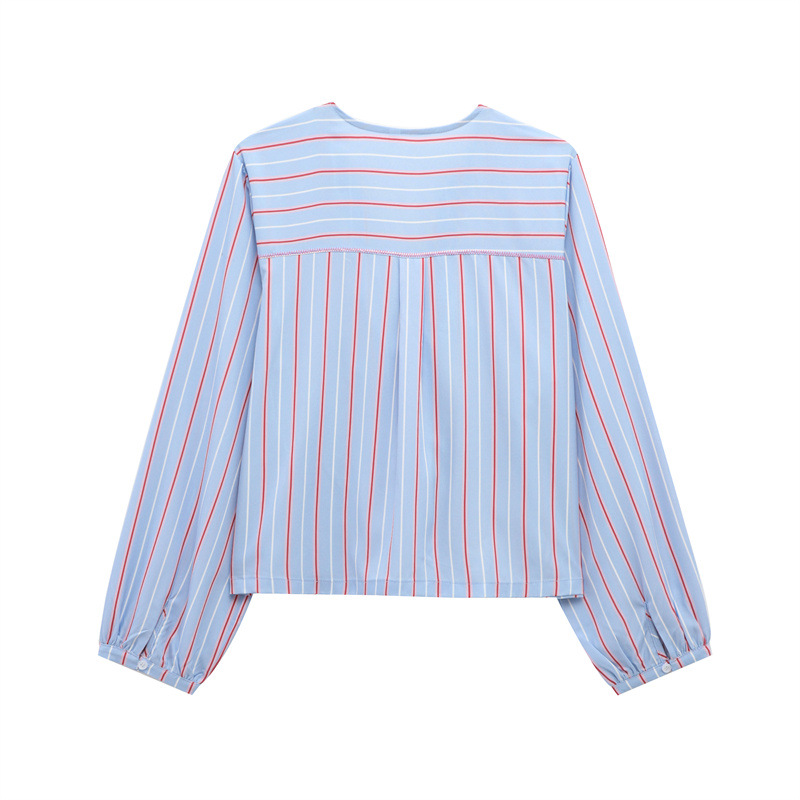 Summer shirt for leisure with bow with a round collar