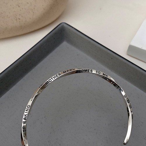 925 sterling silver high-end feel English twisted bracelet for women ins niche design simple light luxury cold style