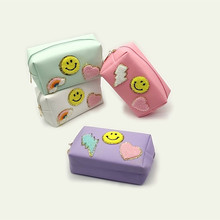 跨境新款化妆包女便携2023毛巾绣字母笑脸ins洗漱袋收纳包晚宴包