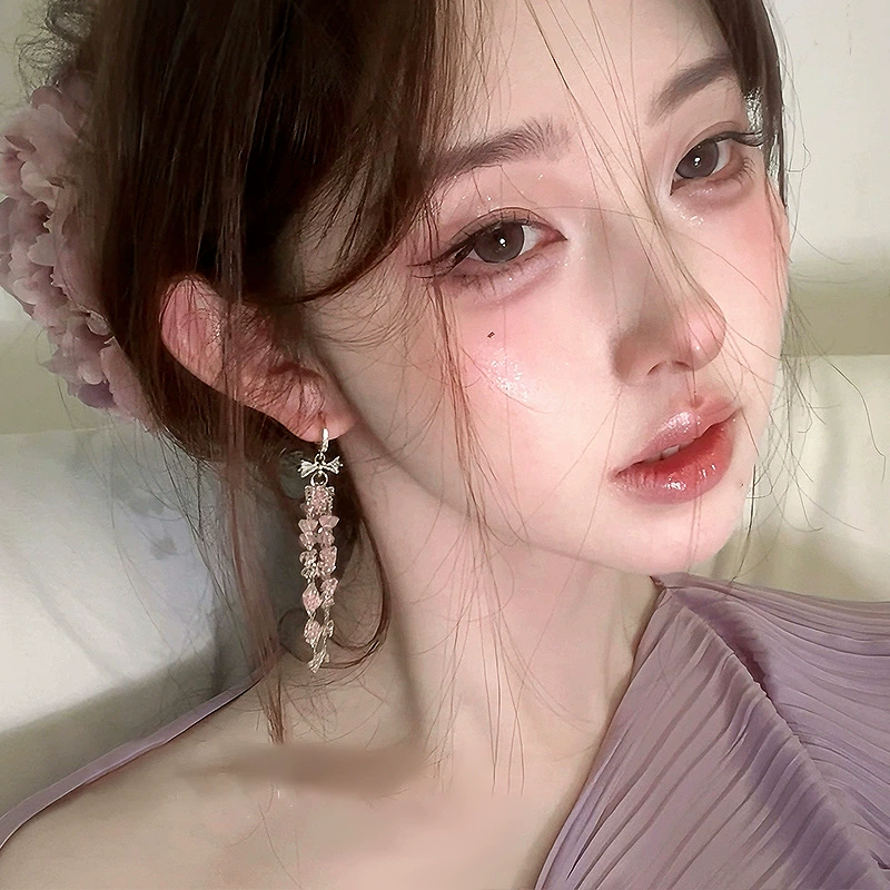 Милые летние мягкие белые розовые летние серьги с кисточками для девочек, длинные высококачественные супер сказочные серьги нишевые
