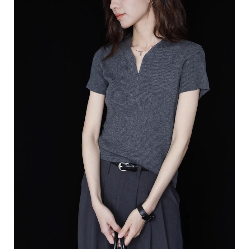 Áo thun nữ cổ chữ V tay ngắn phong cách vintage — màu xám đậm, màu xám nhạt