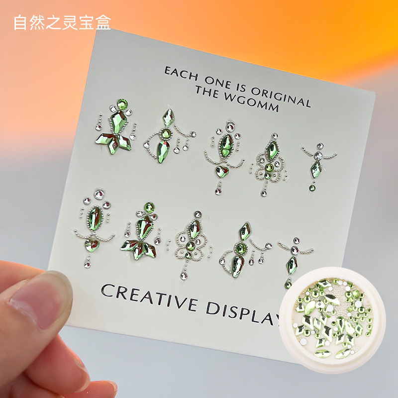 Desgaste de la celebridad en línea paquete de material de uñas caja del Tesoro japonés accesorios de uñas corazón torcido Mariposa Super Flash accesorios de uñas de diamante en forma especial