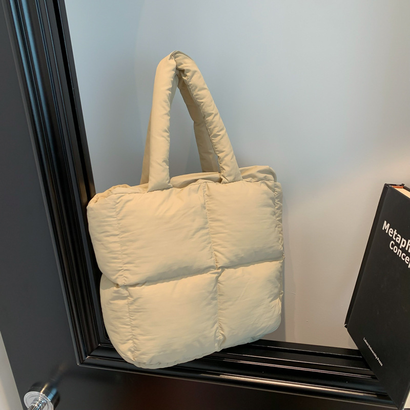 春夏季大容量包包女2024新款洋氣百搭單肩包時尚通勤包羽絨棉服包