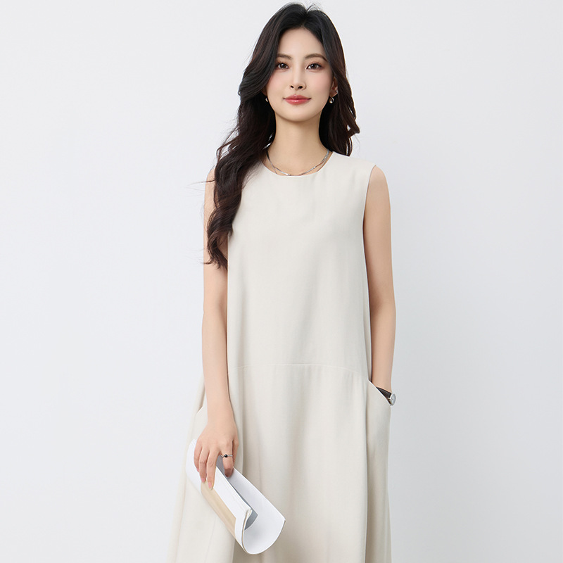 Long skirt with a round collar sleevless