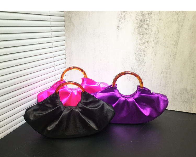 Mujeres Satín Color Sólido Estilo Vintage Estilo Clásico Cuadrado Hebilla Magnética Bolsas En Forma De Nube display picture 10