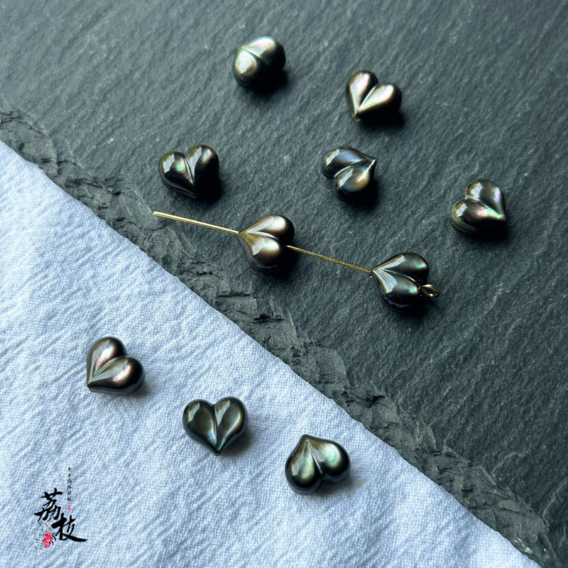 Black and White Mother-Of-Pearl Peach Heart Shell Carving Accessories DIY Bracelet Necklace Beads Spacer Beads Semi-Finished Products