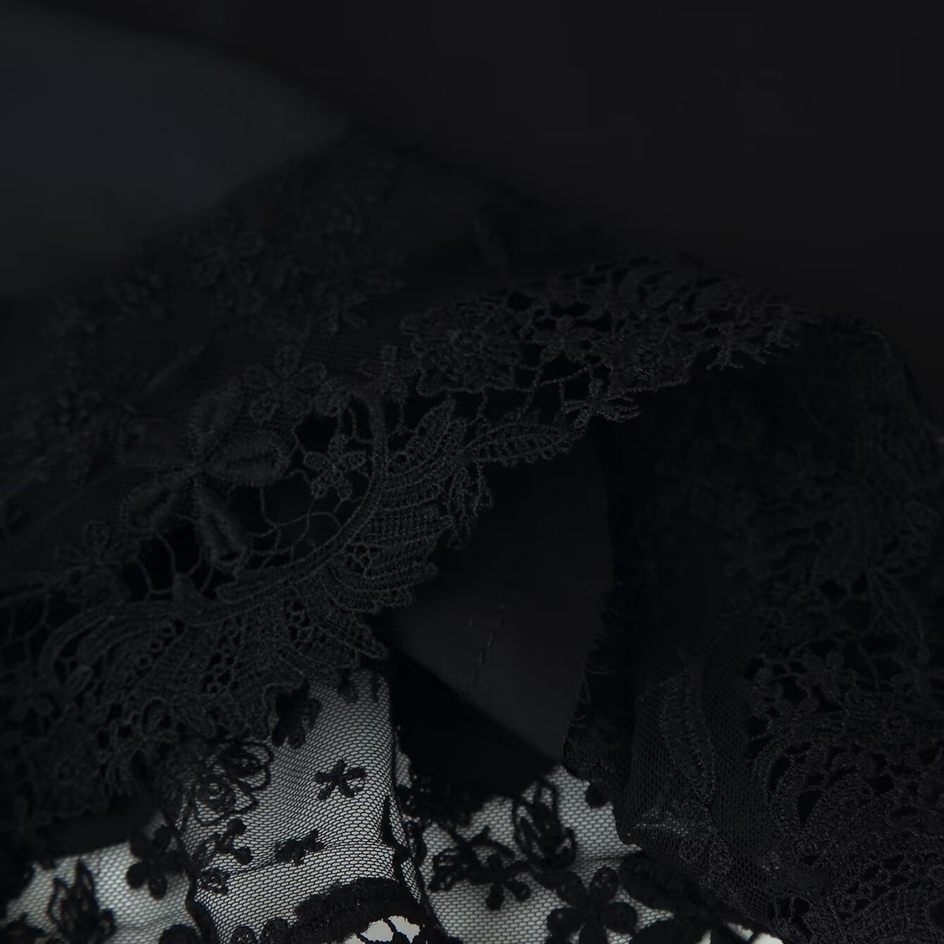 GraceChic Collection Automne 2025 Nouvelle Mode Européenne et Américaine Ensemble de Lingerie Femme en Satin de Soie Texturé Haut et Short_voghion.com