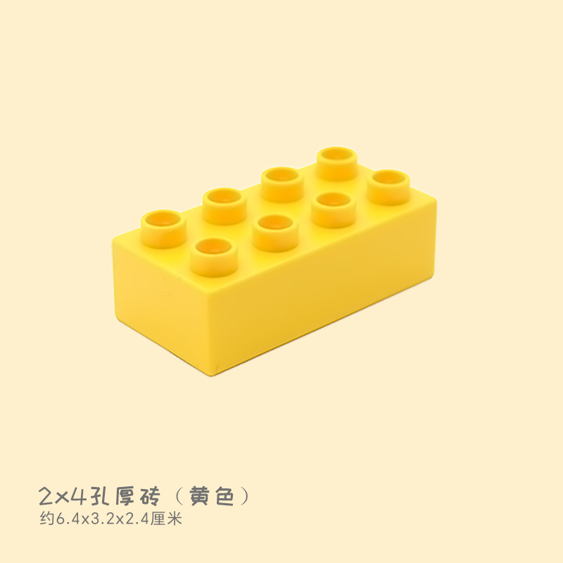 Кирпич толщиной 2х4 отверстия желтого цвета