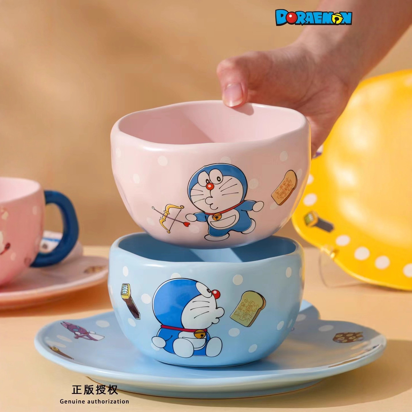 Auténtica licencia Doraemon cubiertos de cerámica de alto valor de cara platos, tazas y cucharas combinación de set lindo regalo de gato Dingdong