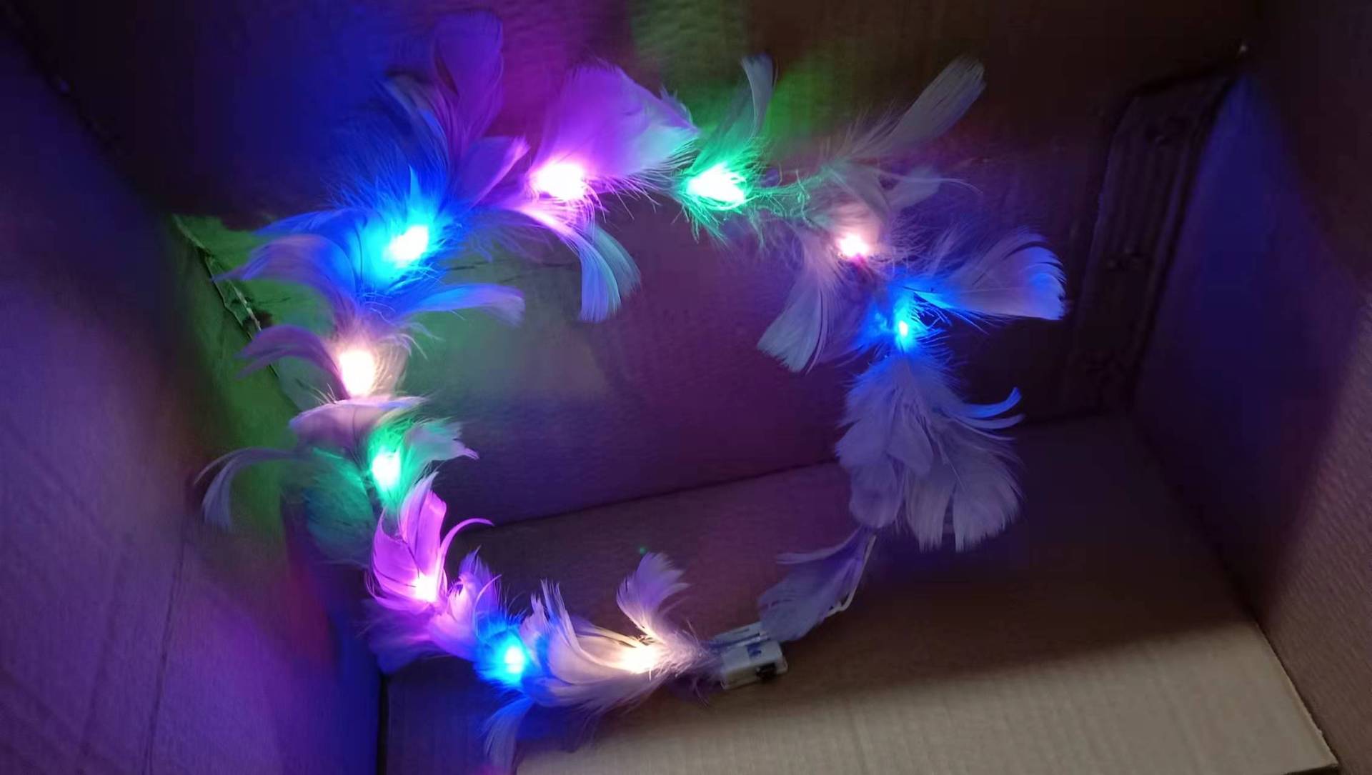 Nuevo alargado luminoso ganso pluma Garland hadas Ángel LED linterna Garland tocado Internet celebridad noche mercado al por mayor