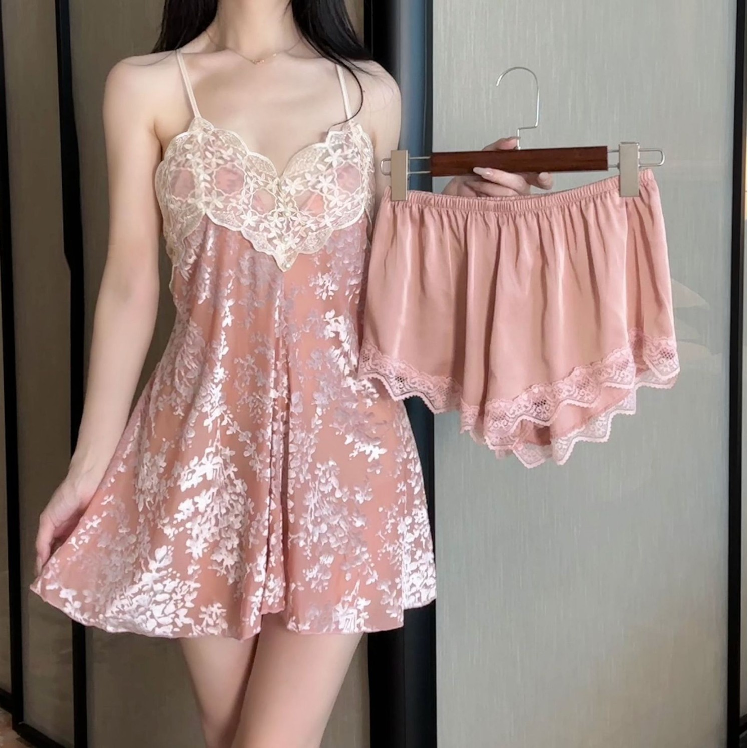 Tiktok Trending Sexy Women's Pajamas 2025 New Summer Shorts High-End Camisole with Chest Pad Sleepwear Loungewear