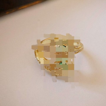 Bague pour femme, ronde, texturée, en résine, ornée d'un nœud papillon et d'une fleur. Design simple et tendance pour l'index._voghion.com