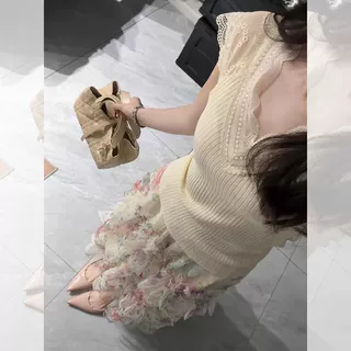 拼接蕾丝v领冰丝针织短袖T恤女夏季薄款外搭修身显瘦独特漂亮毛衣
