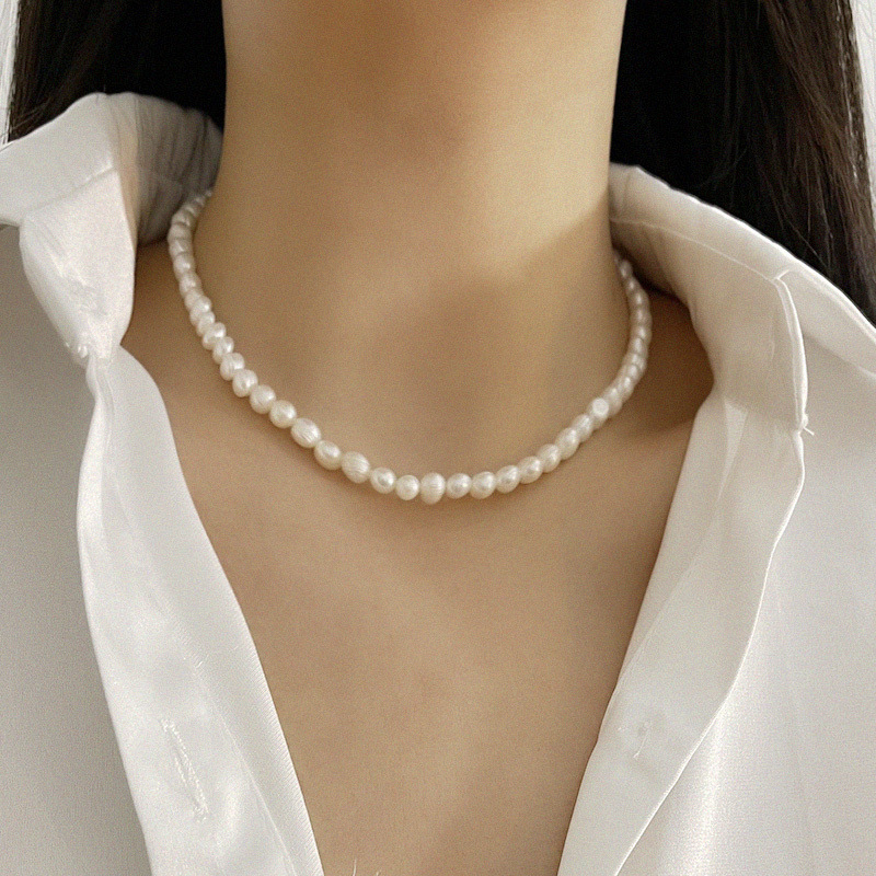Luxurious Geometric Pearl Beaded Necklace