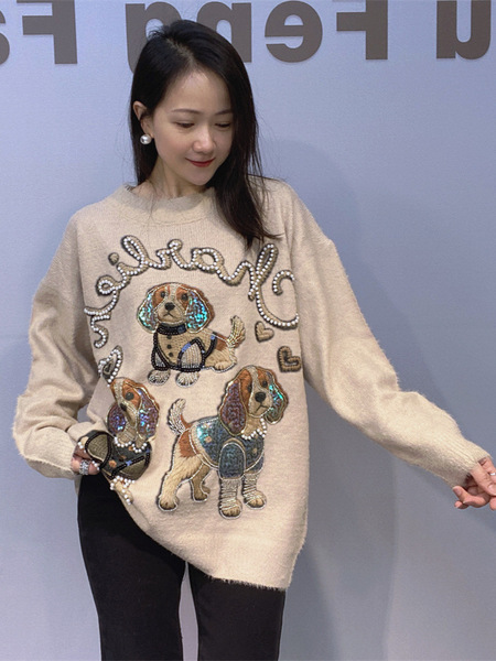 Sweater with a round collar