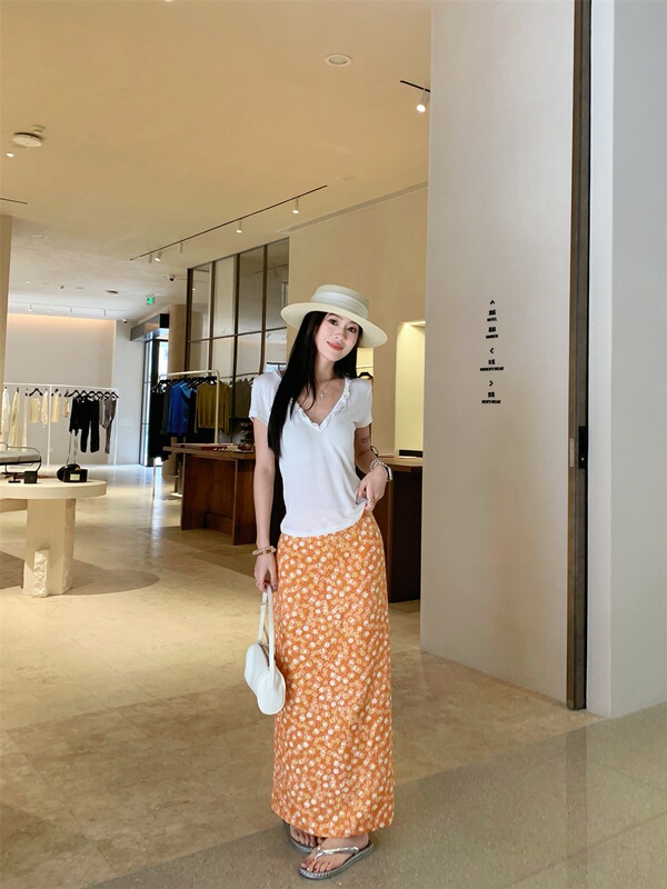 韩系穿搭套装白色v领短袖上衣女夏季碎花裙半身裙海边度假两件套|undefined
