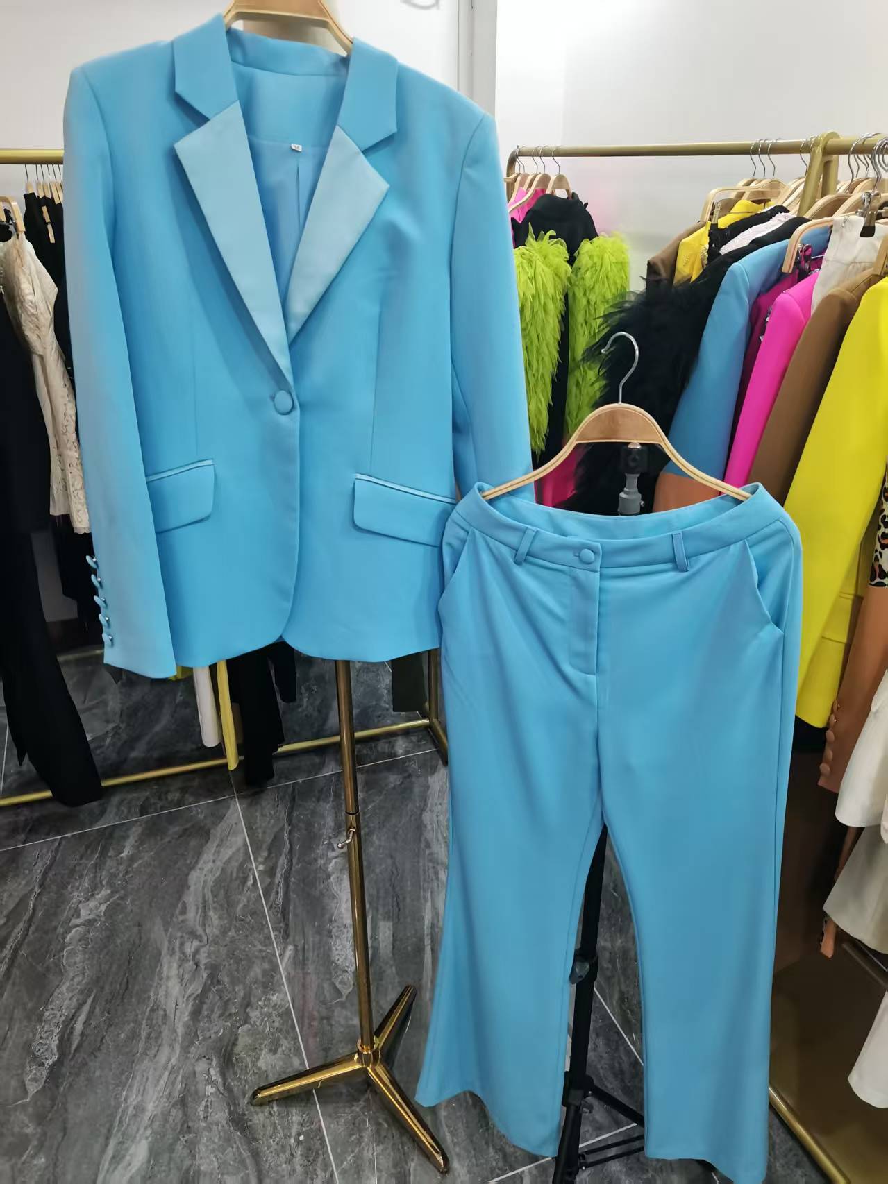 Promotional Plus 25% off High-Quality European and American Women's Professional Fashion Suit with Stylish Personality, Two-Piece Set with Cropped Pants