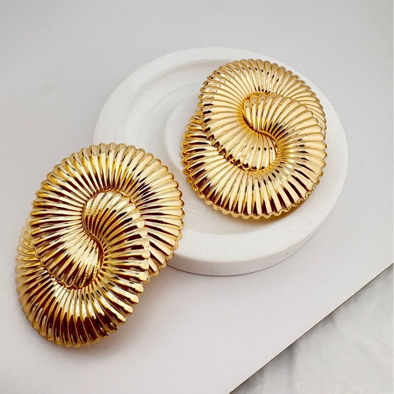 New Metal Twisted Wave Exaggerated Style Women's Earrings European and American Cross-Border High-End Light Luxury Tassel Fashion