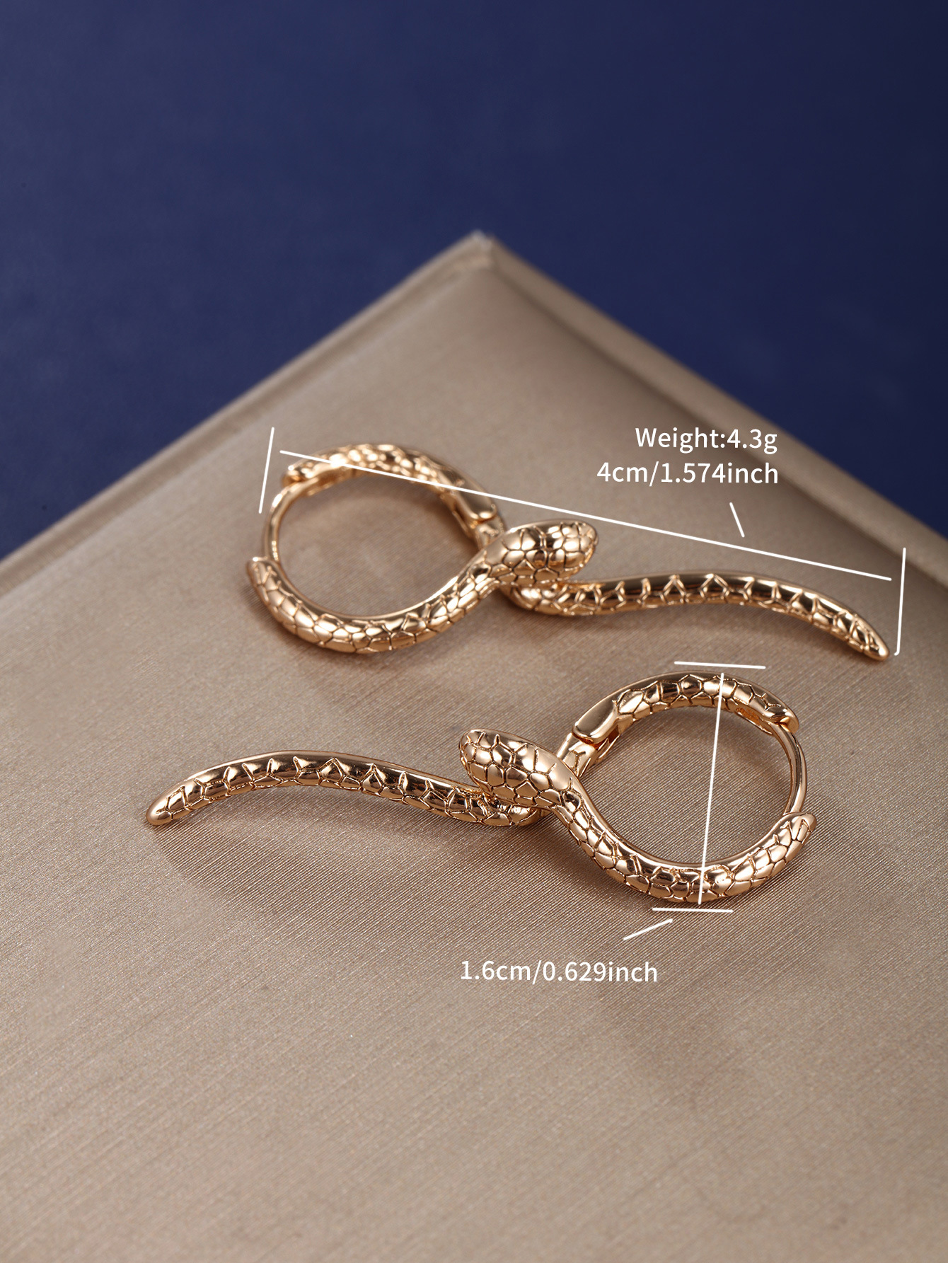 Xuping joyería europea y americana retro personalizada serpiente Cruz que rodea flexible en forma de serpiente pendientes de moda temperamento frío