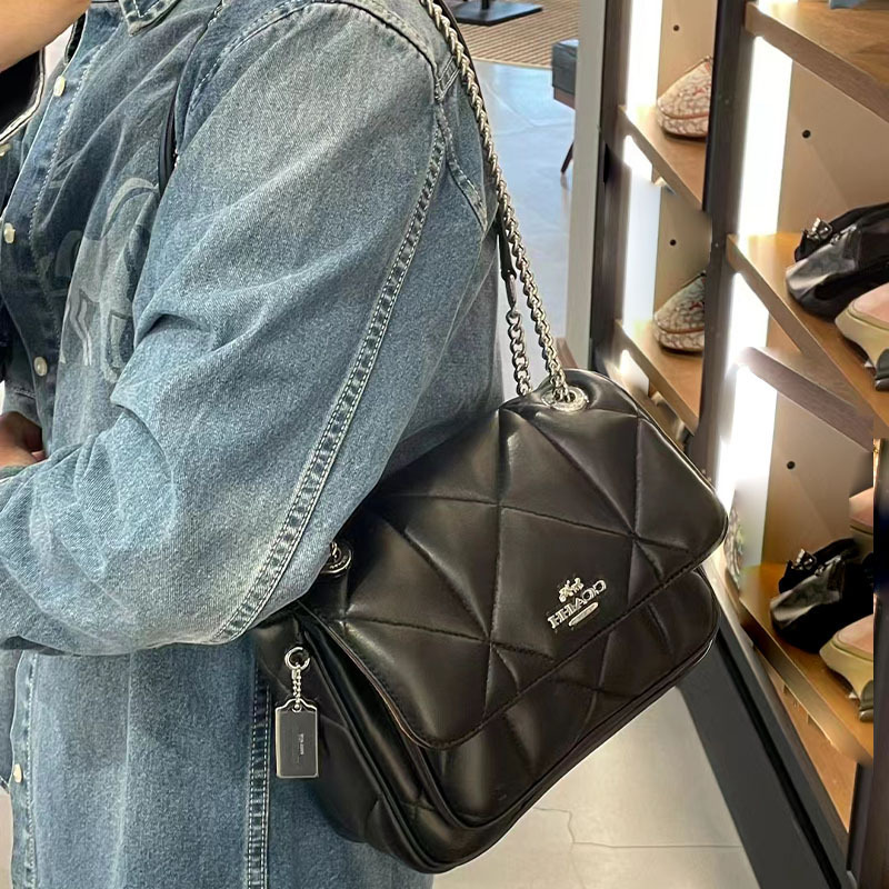 2023 Outlet New Quilted Women's Bag Flip-Top Chain Bag Klare25 Single Shoulder Crossbody Accordion Bag Small Square Bag