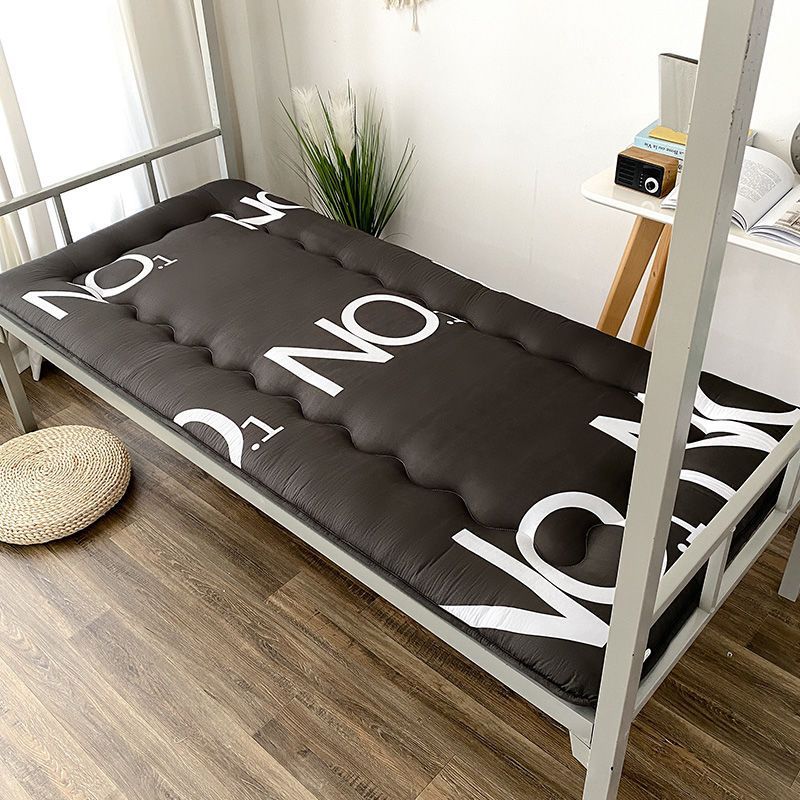 짙은 회색 글자