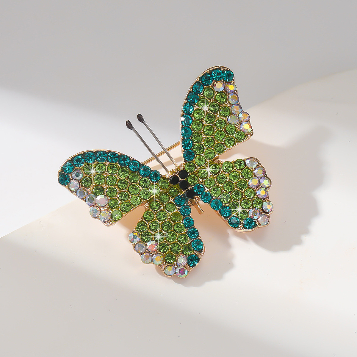 Nuevo estilo europeo y americano completo diamante mariposa broche de las mujeres de lujo elegante pin capa cardigan traje de gama alta de las mujeres moda ramillete