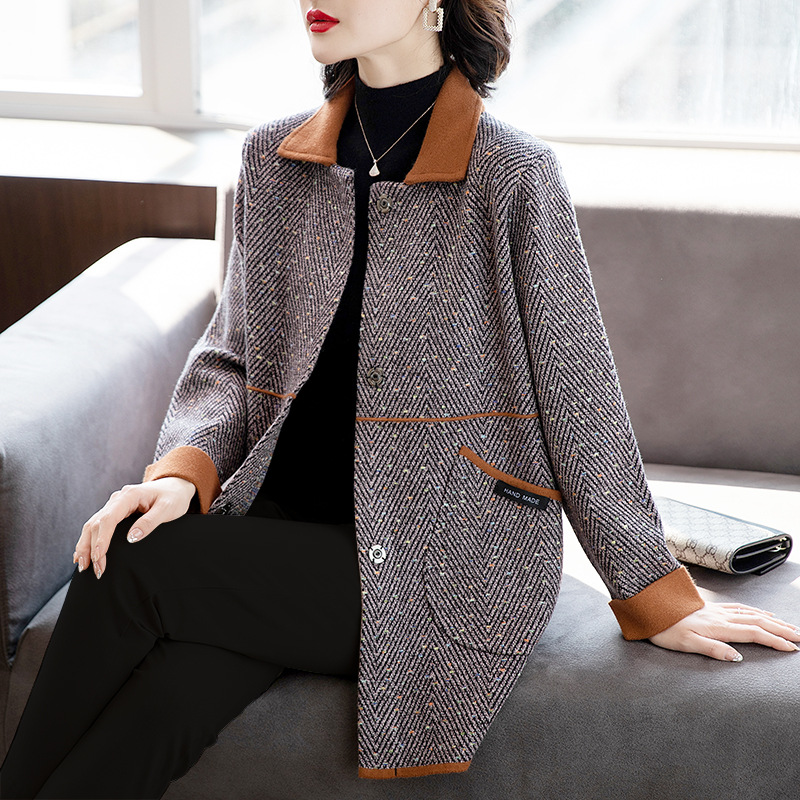 2023新款妈妈秋装外套中长款中老年气质风衣女春季阔太太大衣高贵