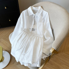 夏服には、日焼け止めシャツスーツ、女性用2025カジュアルシャツ、サロペットショーツの3点セットがよく合います。