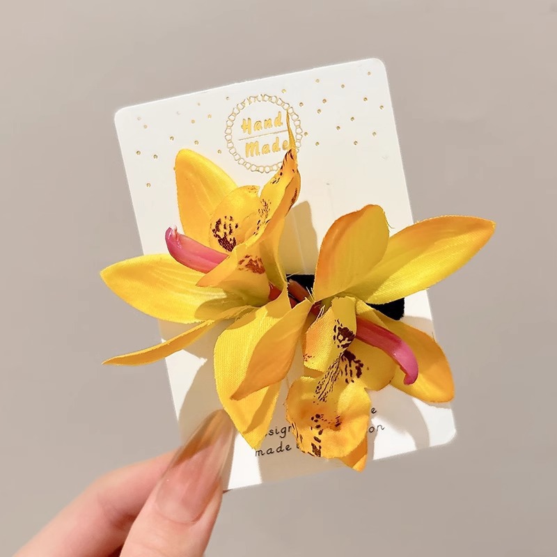 Caro con rosa roja clip de agarre para mujeres 2025 nuevo toque de cabeza de flores de super hadas explosión clip de tiburón