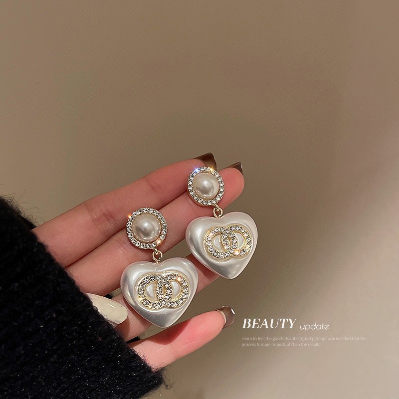 1 Pair French Style Letter Heart Shape Imitation Pearl Inlay Rhinestones Women's Earrings display picture 31